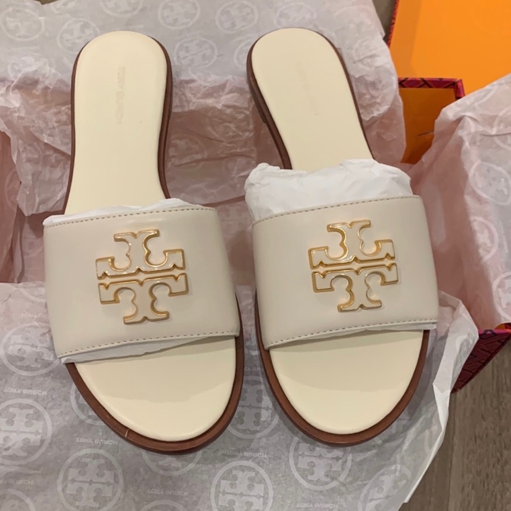 Tory Burch Cream Leather Sandals with Gold Logo